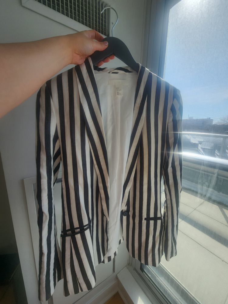 H&M navy and white striped women's blazer 🧥 #freecycle thumbnail