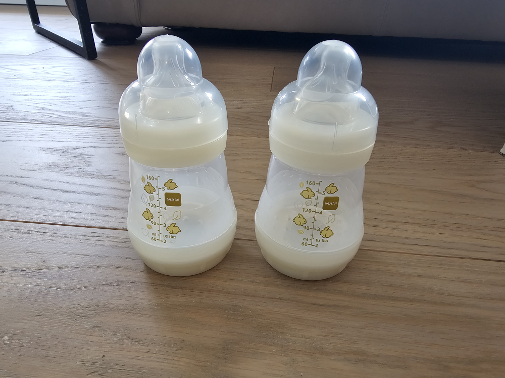 2 anti-colic baby bottles thumbnail