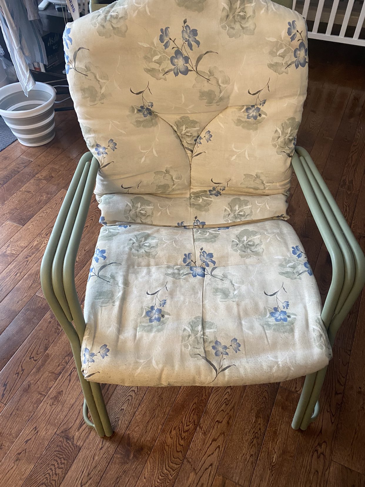 Vintage chair thumbnail