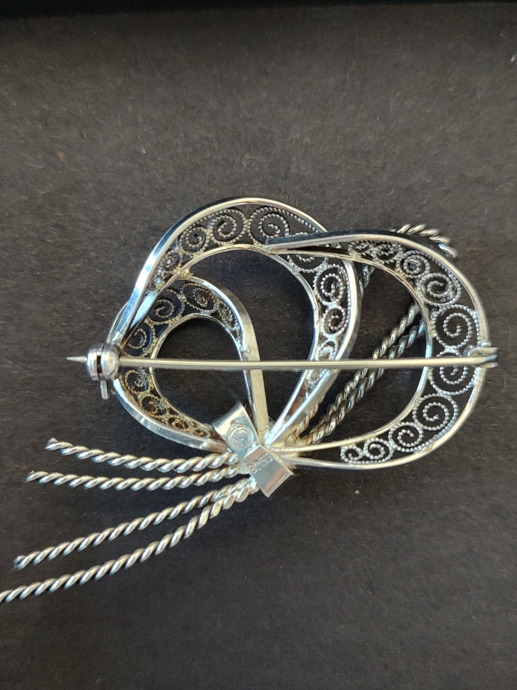 Norwegian Silver Bowed Brooch image indicator(2)