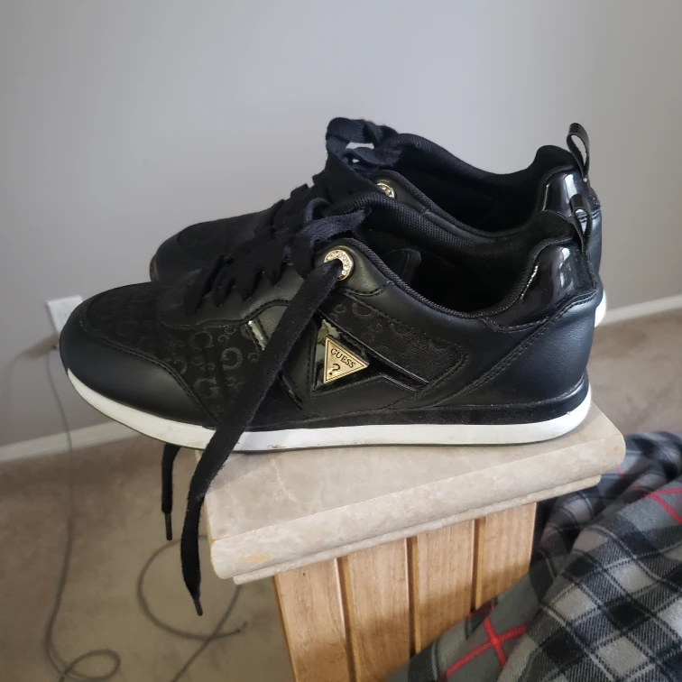Guess Athletic Shoes thumbnail