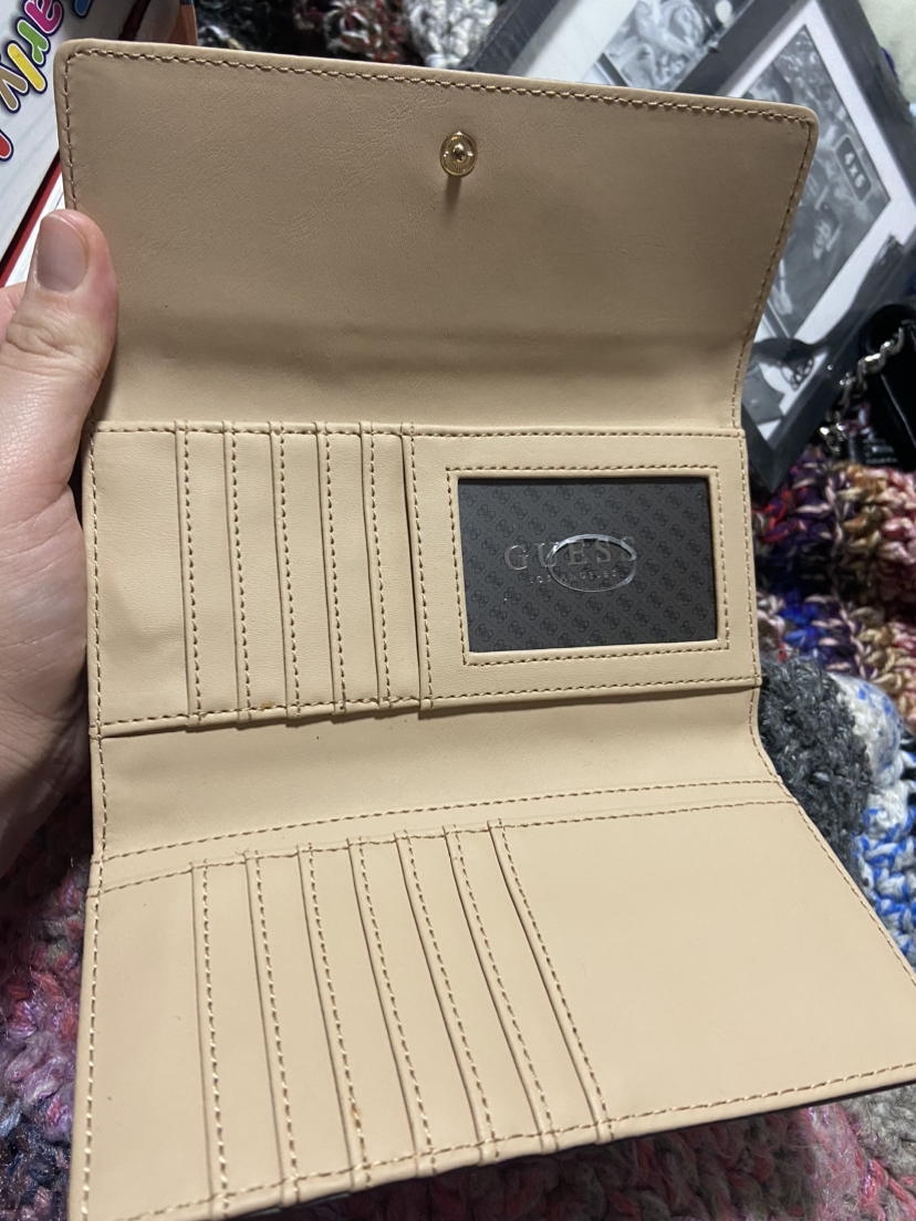 White Guess Wallet - Brand New image indicator(2)