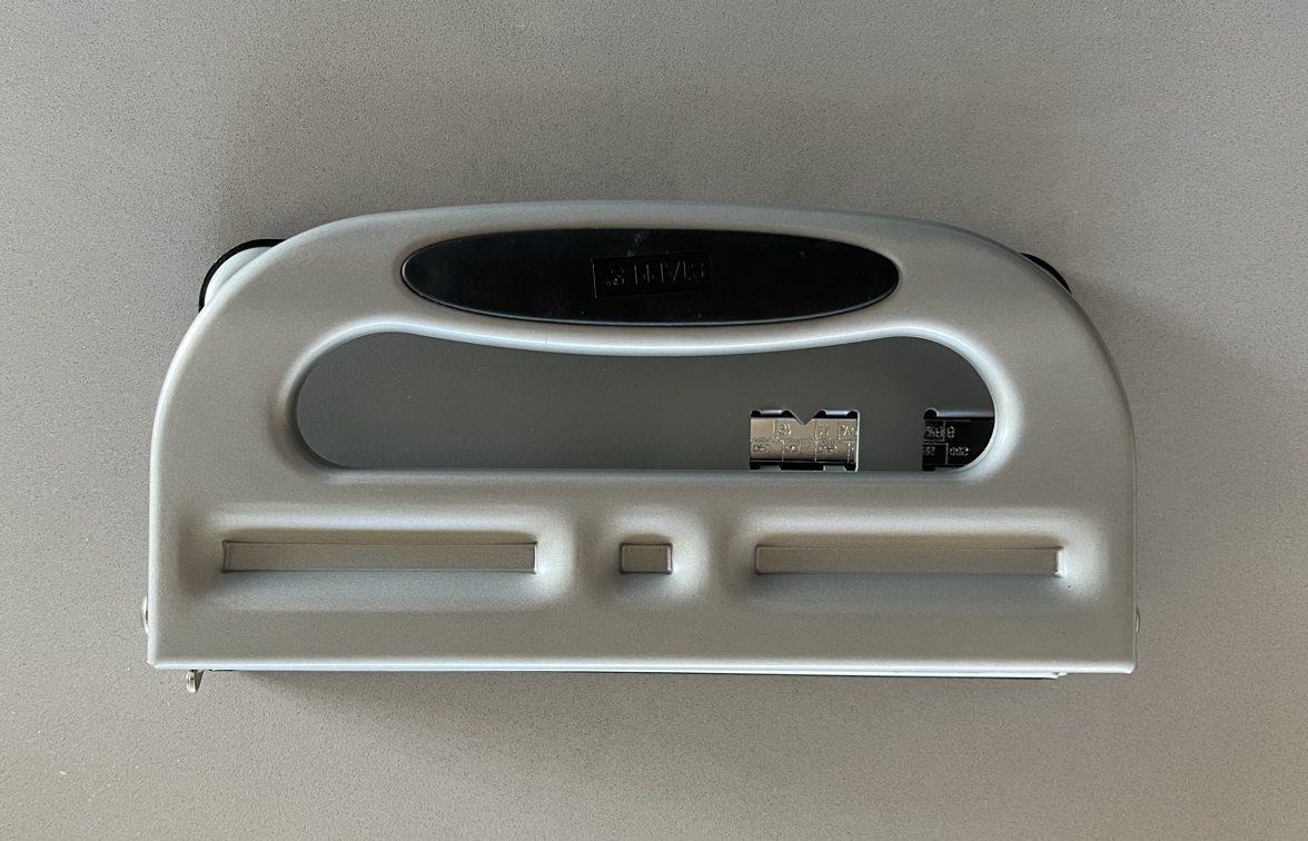 Staples Heavy-Duty 3-Hole Punch - photo 2