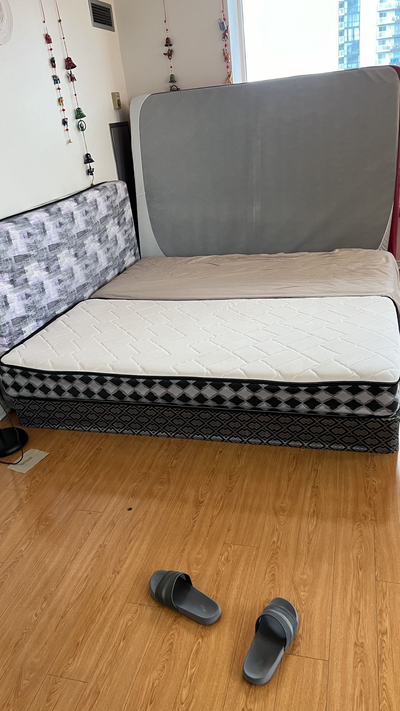 2 single spring mattress with box frame - photo 2