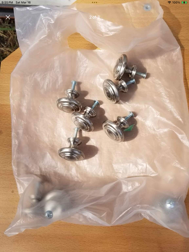 8 Drawer/cabinet handles/pulls thumbnail