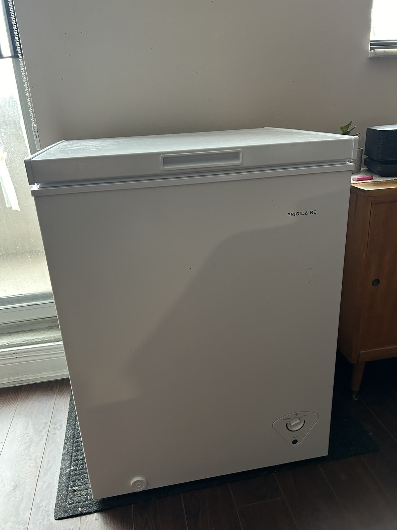 Frigidaire 5.0 cubic feet small chest freezer thumbnail