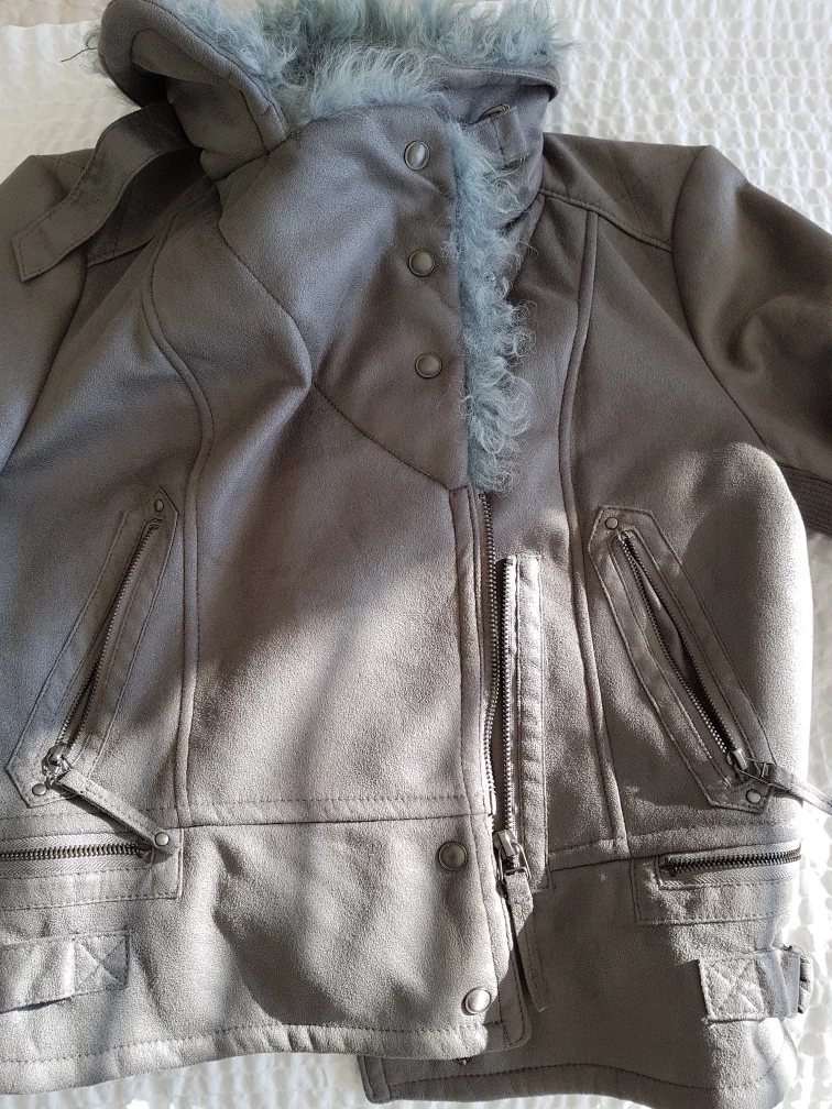 Zio Songzio ladies size small bomber jacket and poorboy hat image indicator(2)