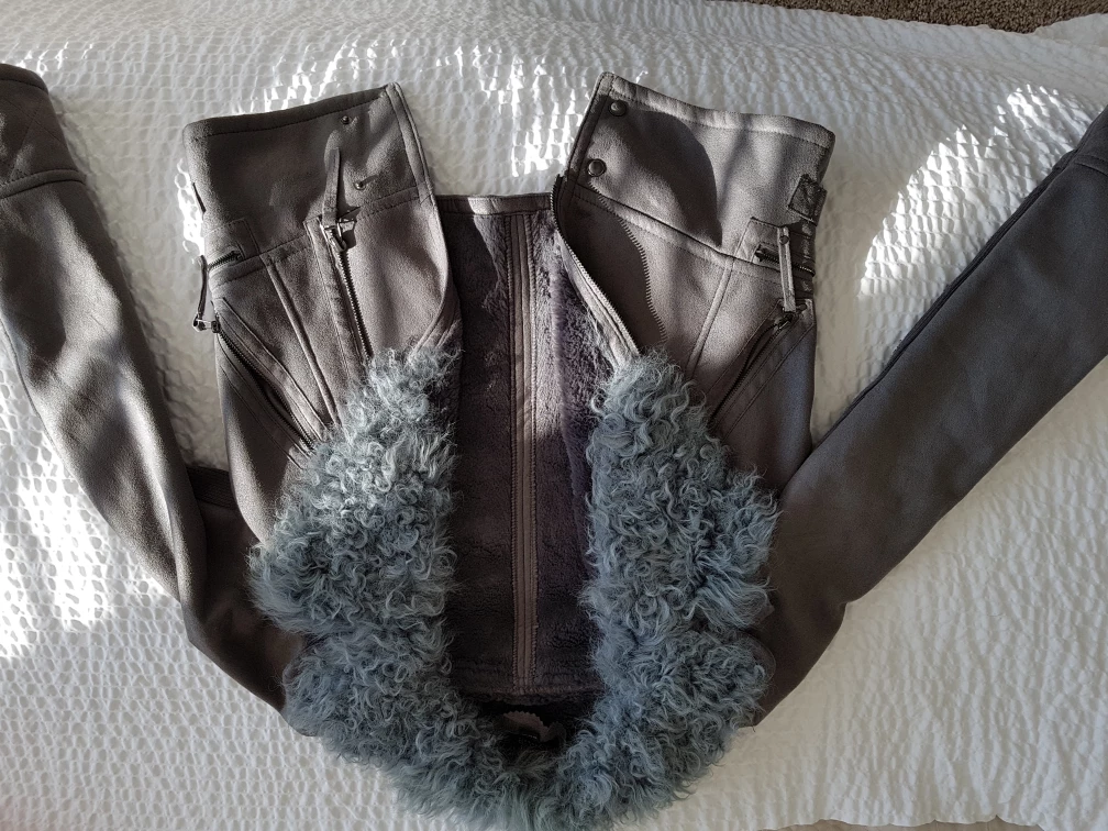 Zio Songzio ladies size small bomber jacket and poorboy hat image indicator(3)