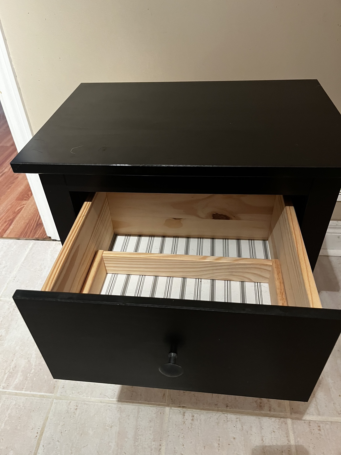 IKEA Hemnes Night Stand - photo 2