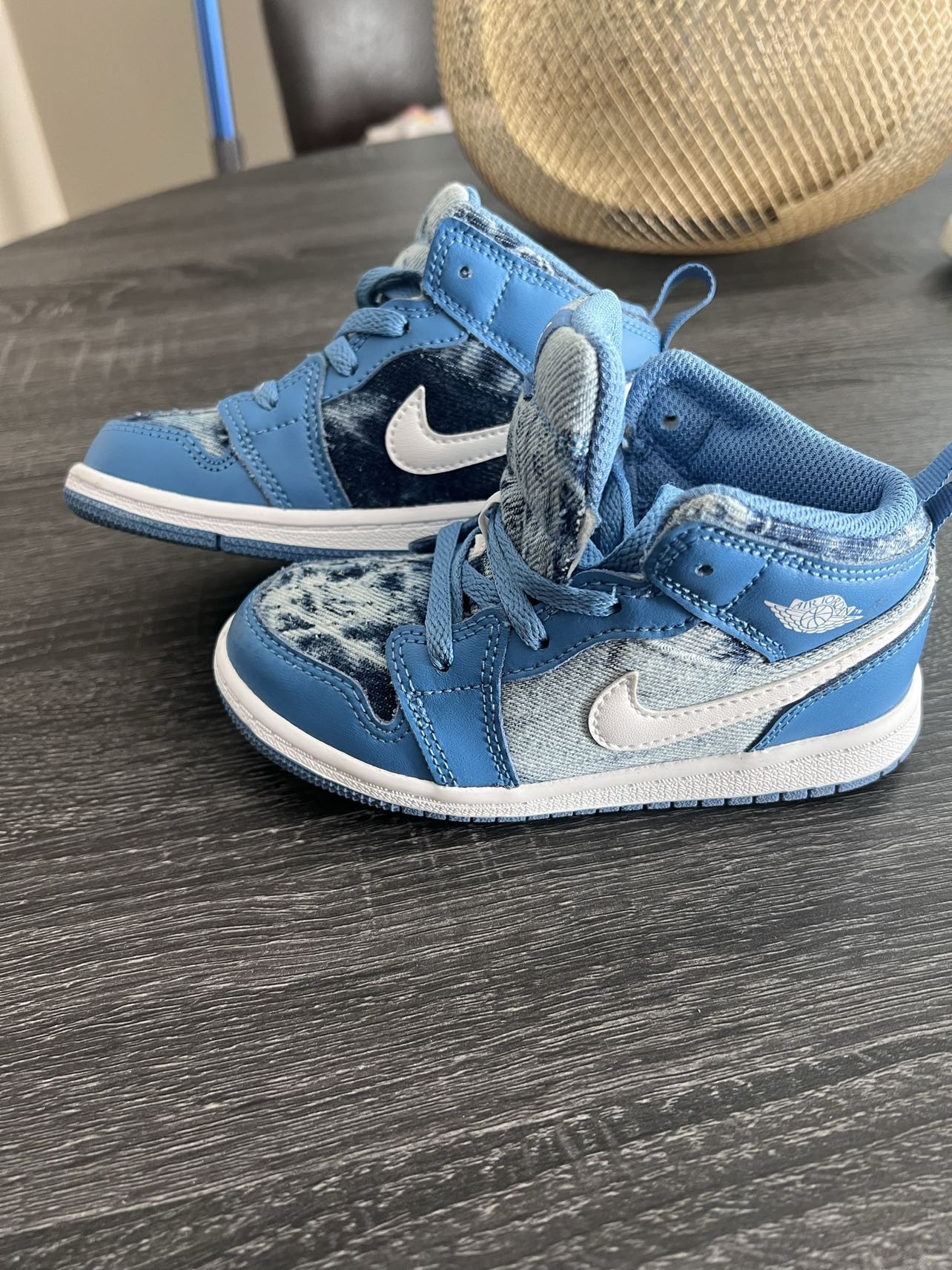 Nike Air Jordan Retro 1 Mid TD Washed Denim Blue DM8950-400 thumbnail
