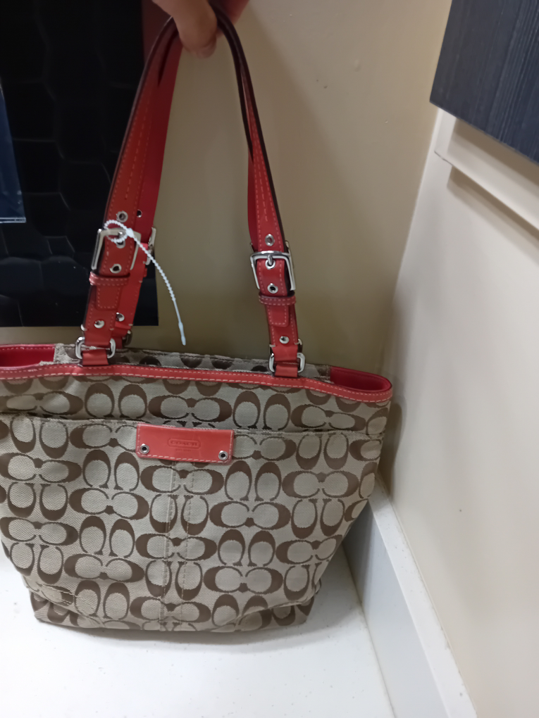 WOMENS SLIGHLY USED COACH TOTE BAG ONLY $49.99 image indicator(3)