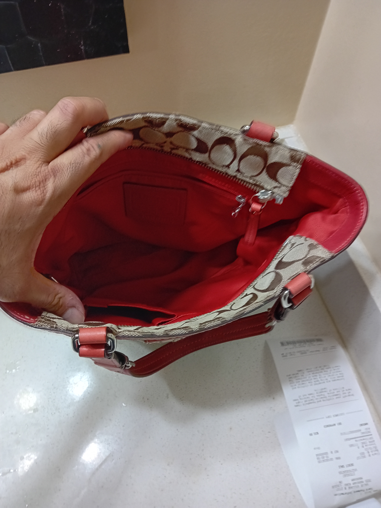 WOMENS SLIGHLY USED COACH TOTE BAG ONLY $49.99 image indicator(4)