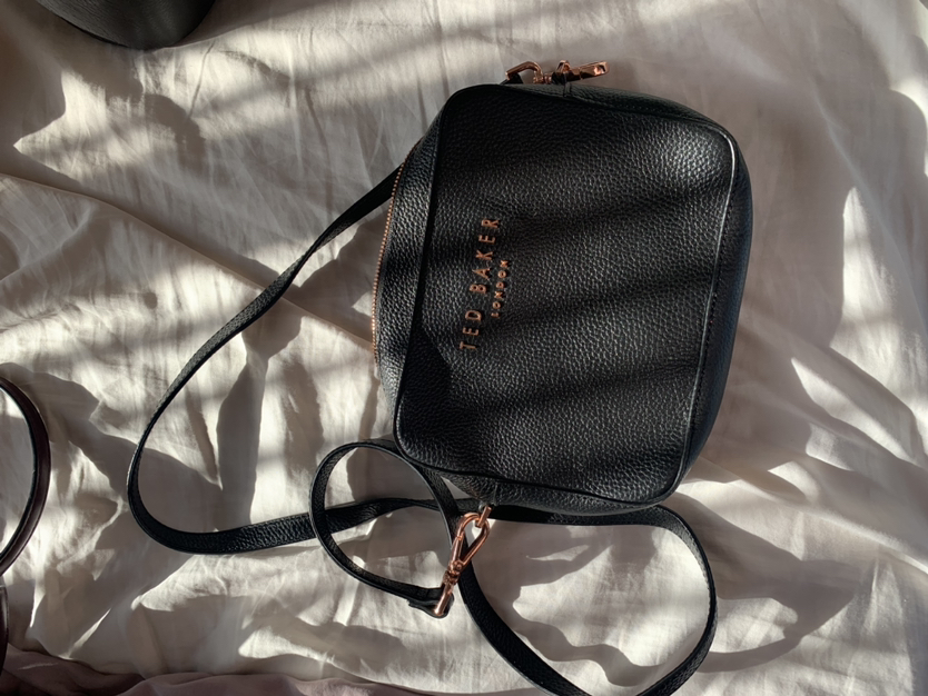 TED BAKER London image indicator(2)