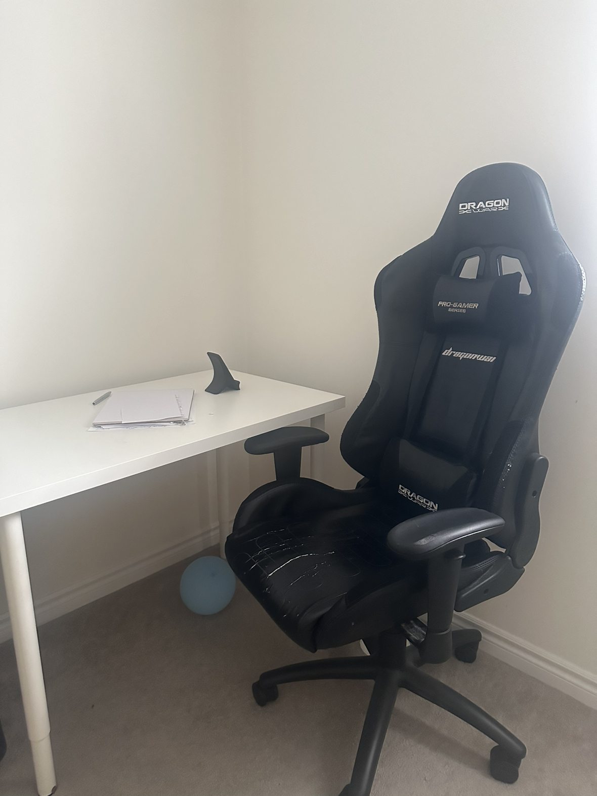 Gaming chair n Adjustable table thumbnail
