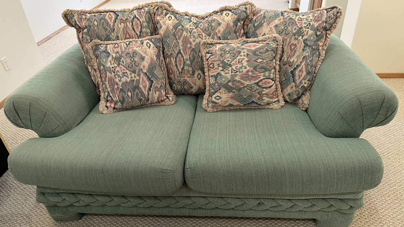 Couches x2