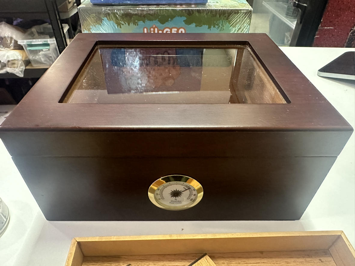 Mantello Cigars Humidor - photo 2
