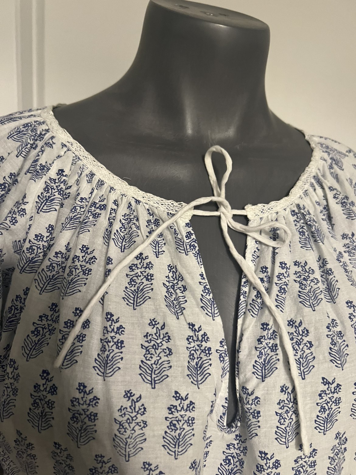 Nili Lotan top image indicator(4)