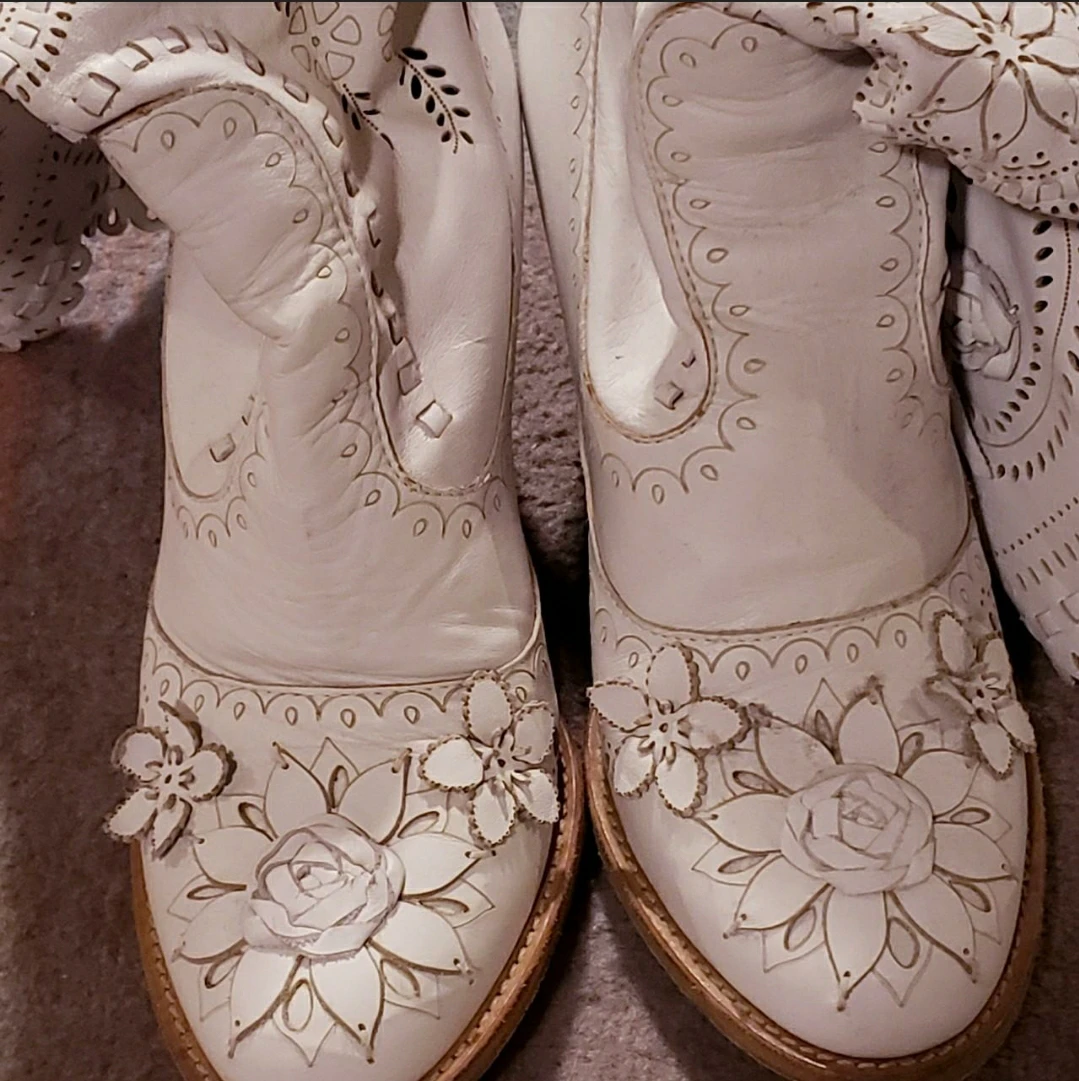 ⭐ANNA SUI White Leather Lace Cowboy Boots -Western / Boho image indicator(4)