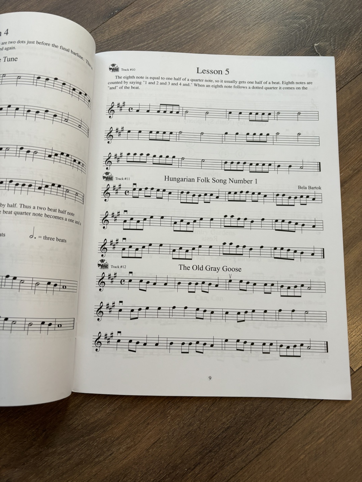 270 new for 85 - 4/4 violin with full set (bows, book + more) image indicator(4)