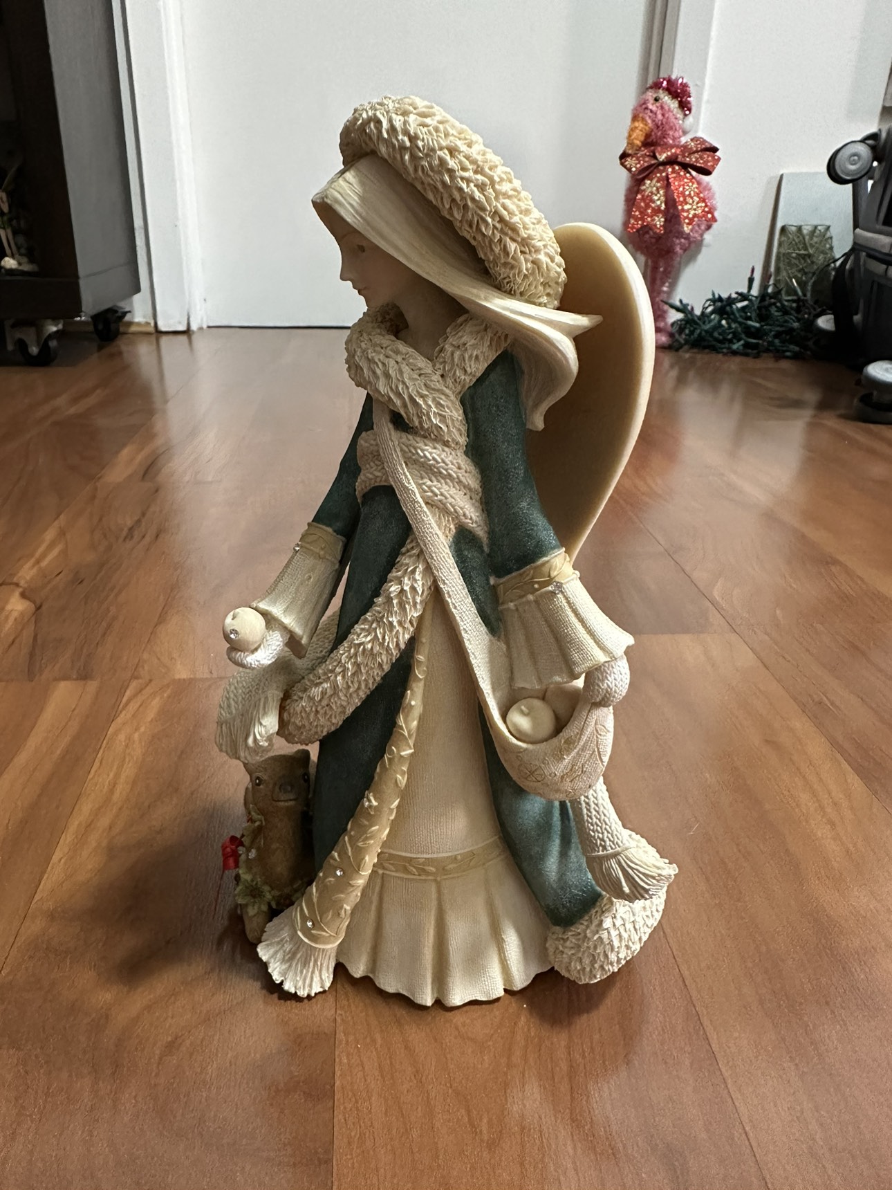 Enesco The heart of Christmas Angel with fawn image indicator(4)