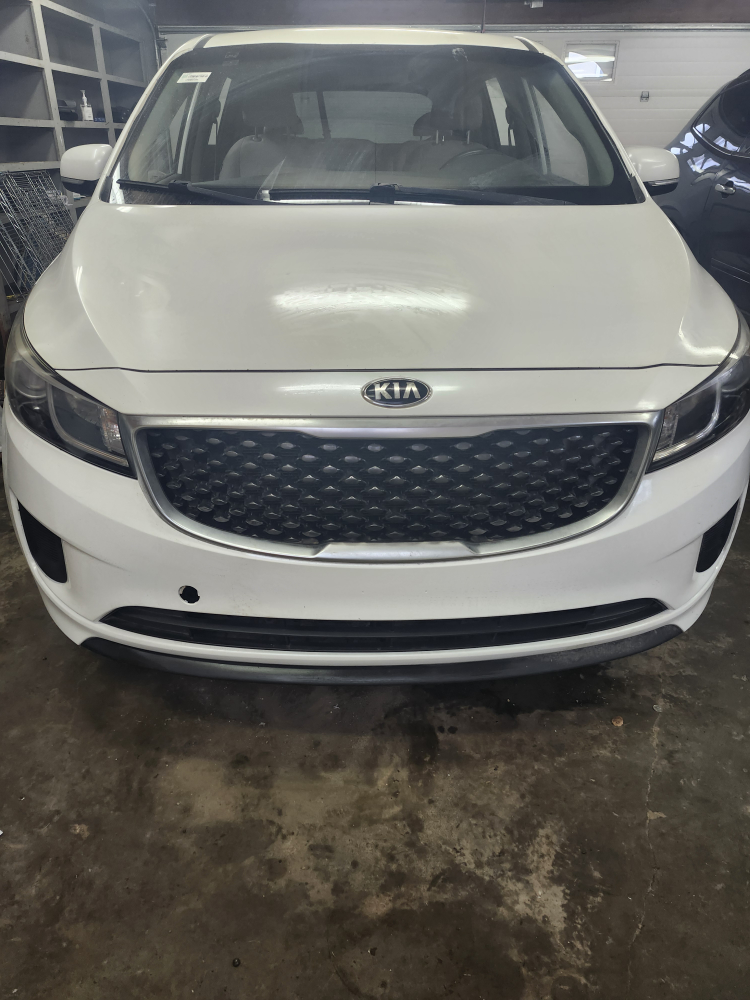 2017 Kia Sedona - photo 2