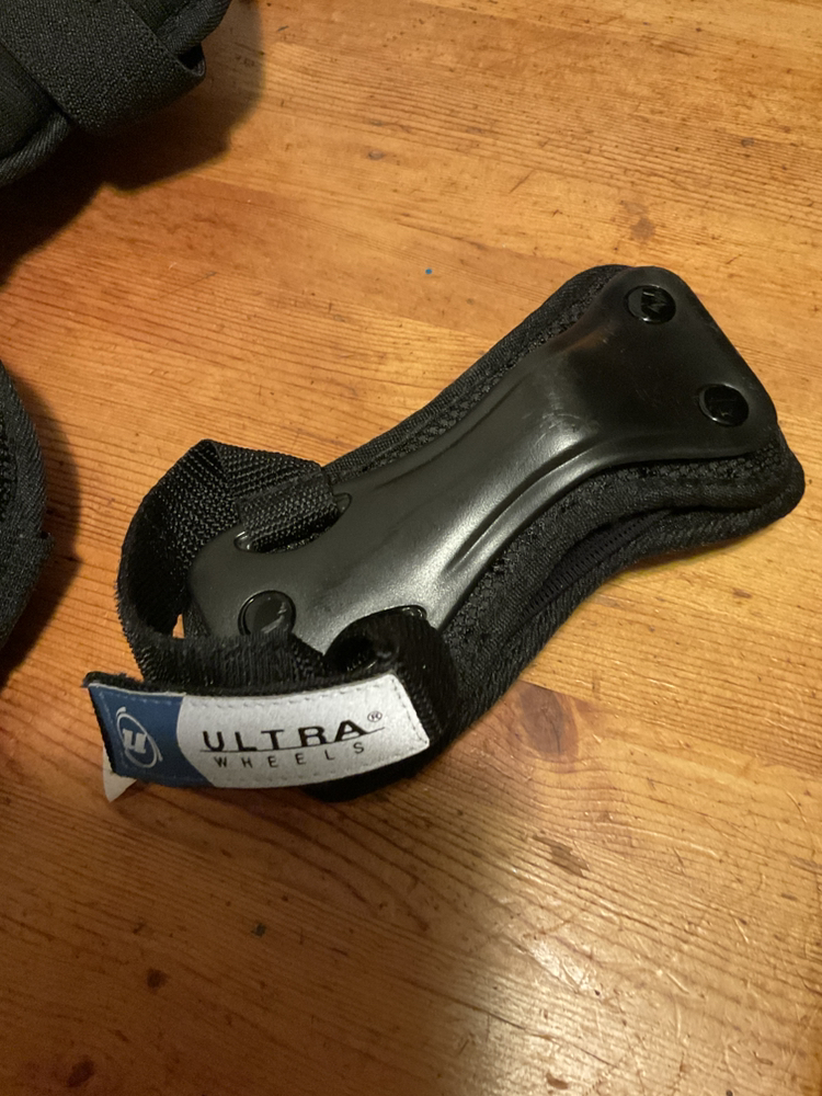 Ultra wheels knee pad set image indicator(4)