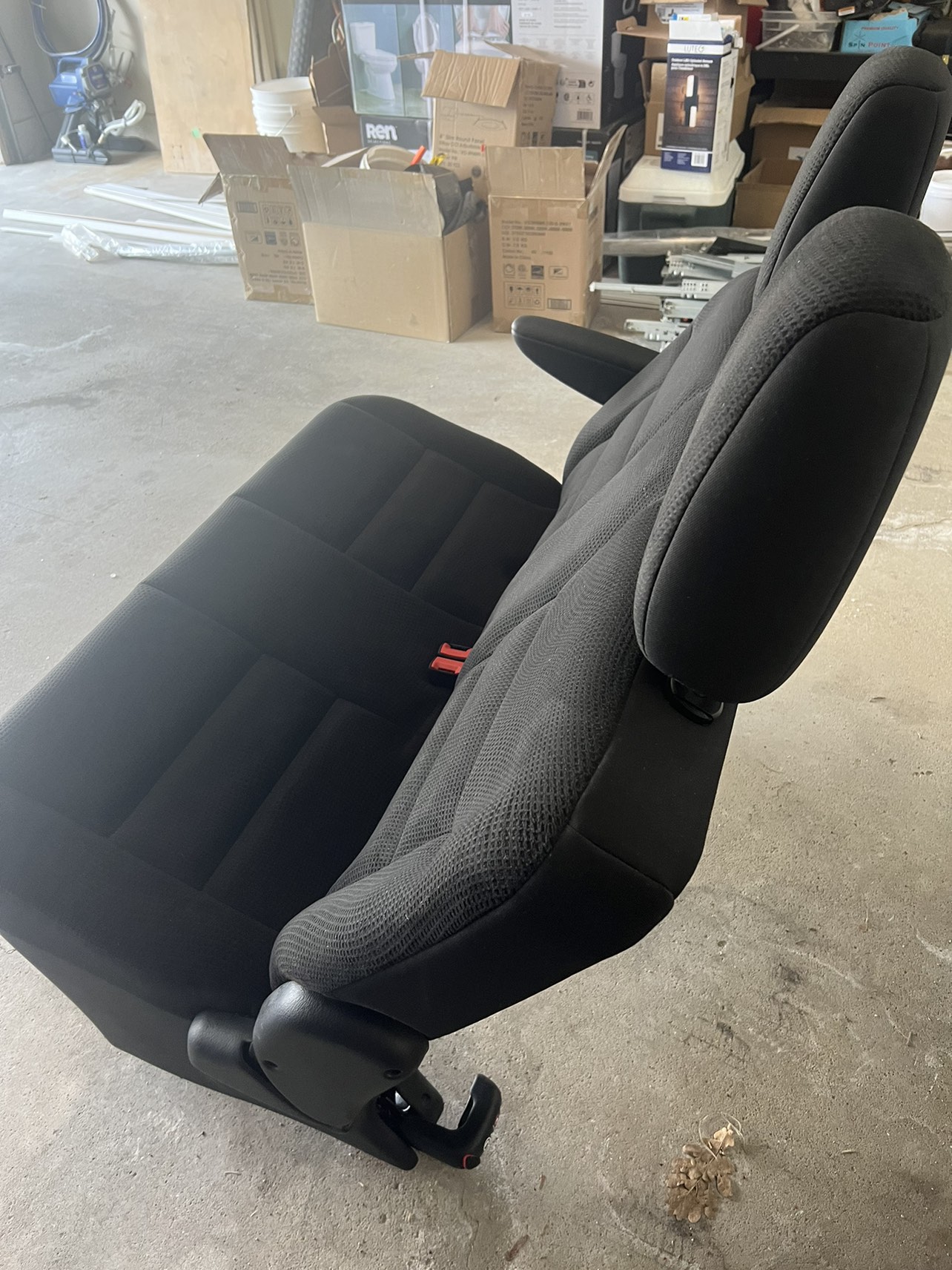 Middle seat of Dodge Crysler - photo 3