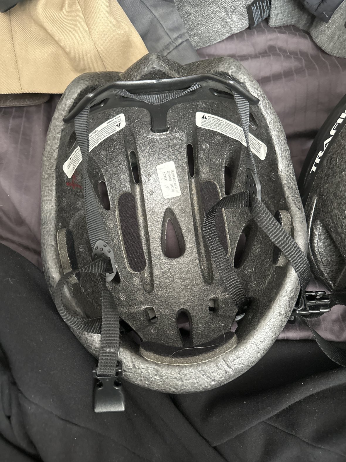 FREE 2 BIKING HELMETS - photo 3