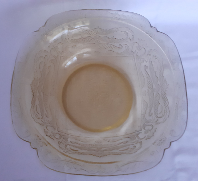 Vintage Depression Glass Serving Bowl image indicator(3)