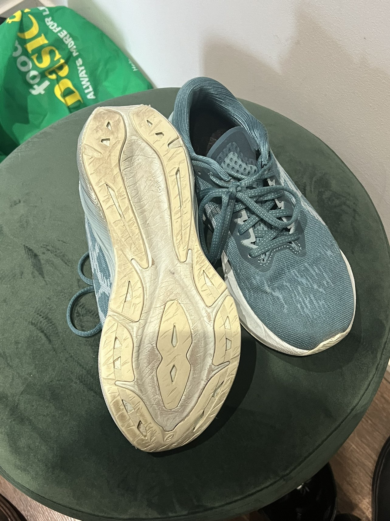 Asics running shoe size 8 - photo 2