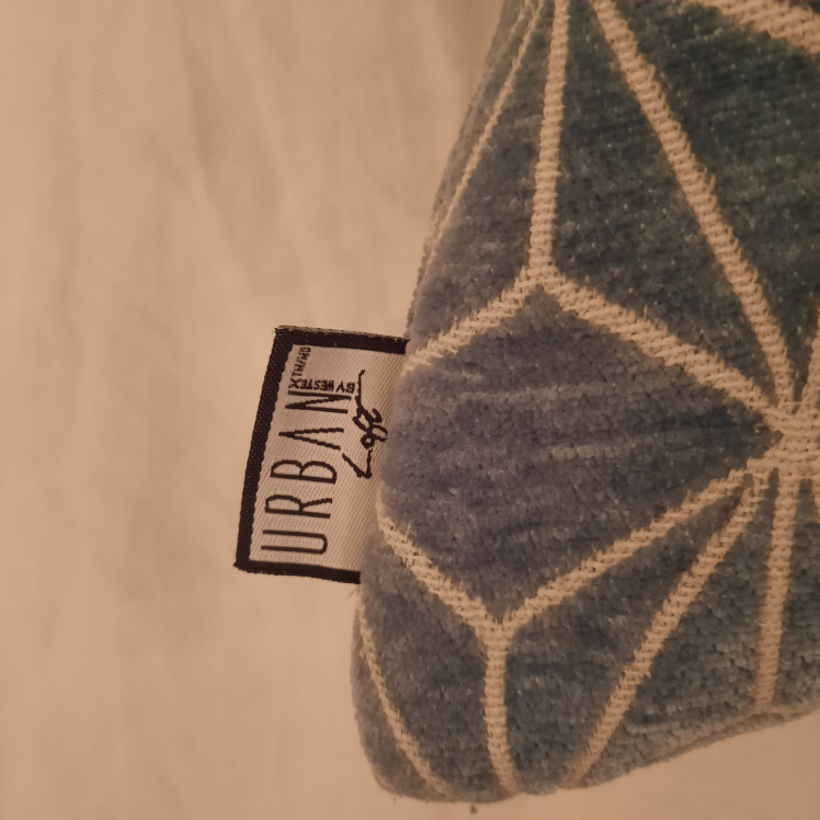 Contemporary, Clean Pillow image indicator(2)