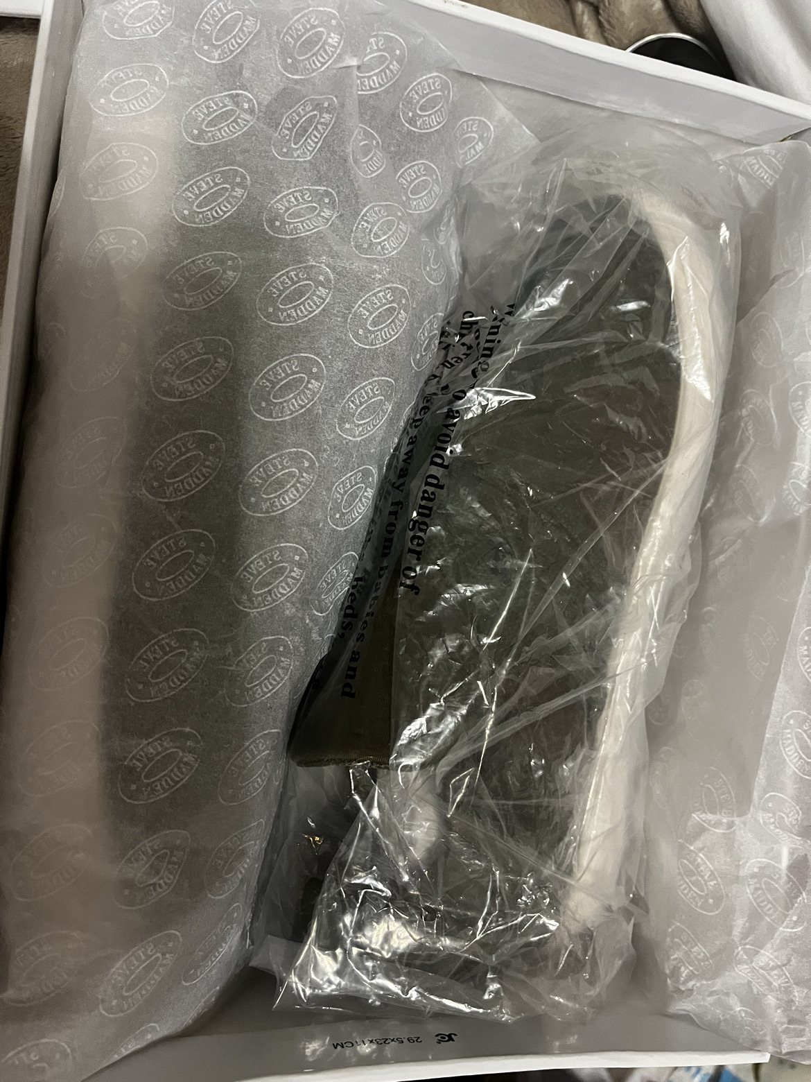 BNIB Steve Madden, Lancer sneaker image indicator(4)