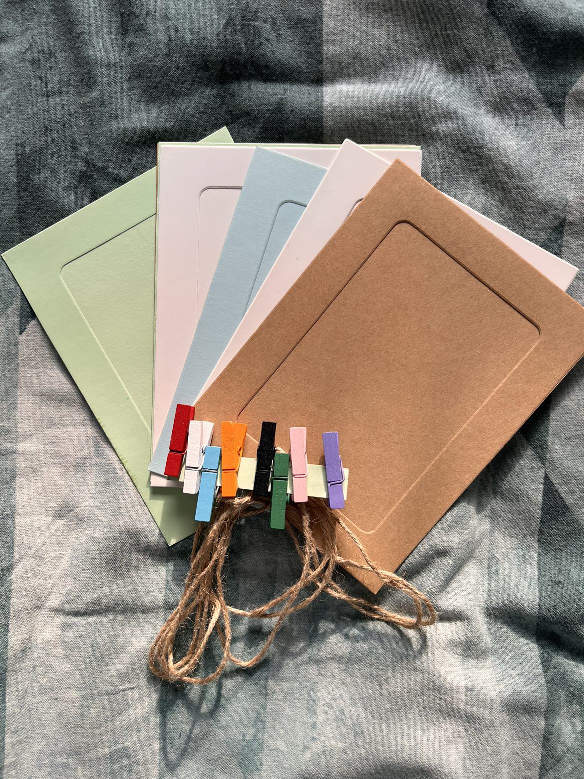 Stoncel Wall Deco DIY Paper Photo Frame with mini clothespins