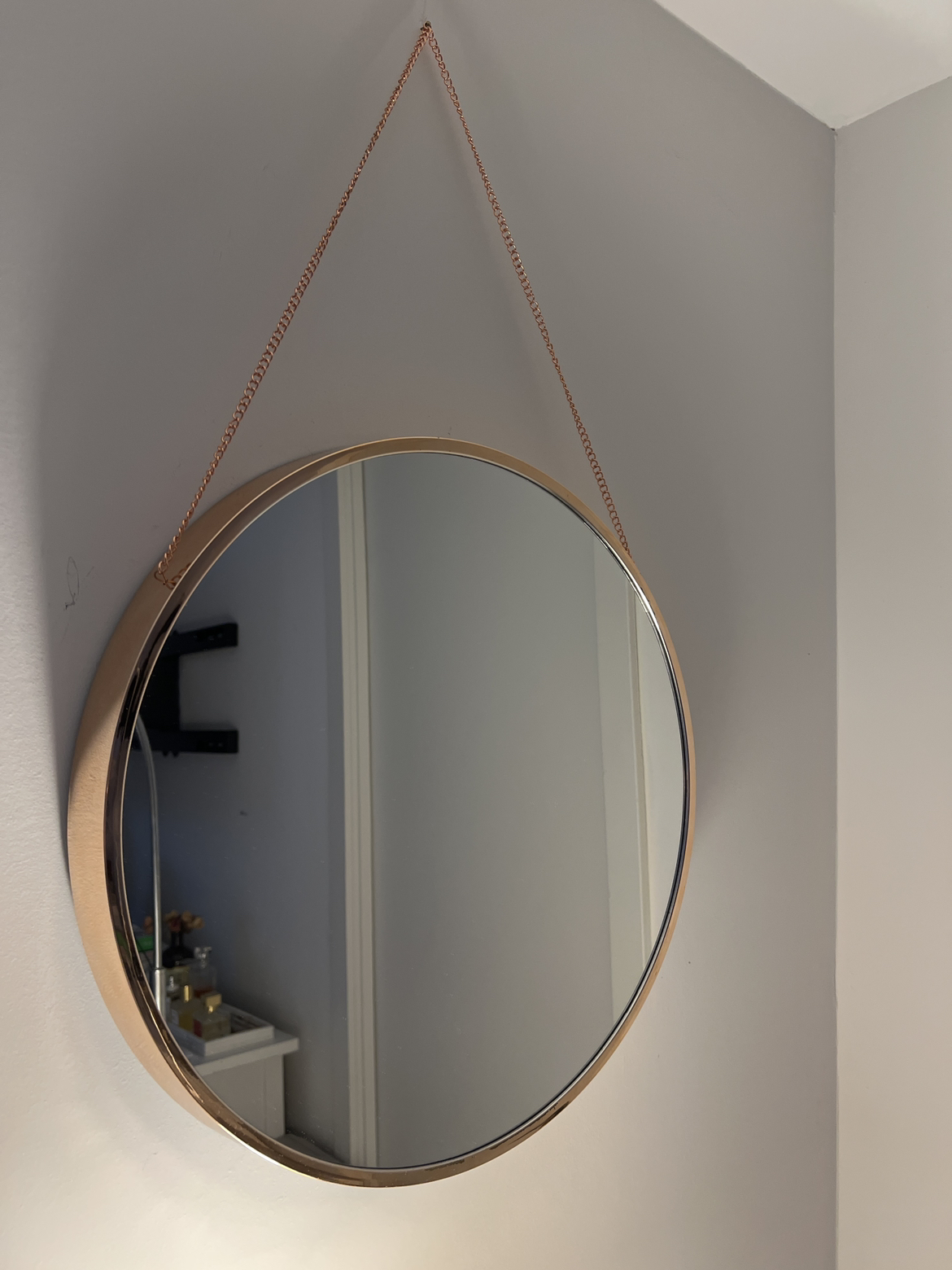 Round mirror