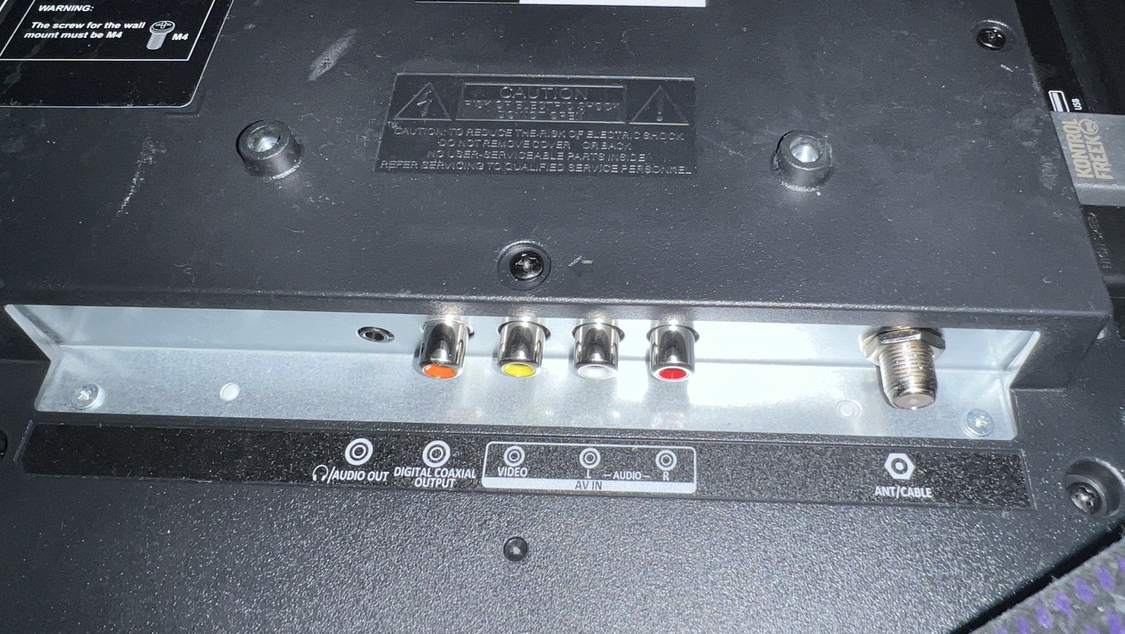 INSIGNIA LED TV 24” 1080p (NS-24D310CA21) - photo 4