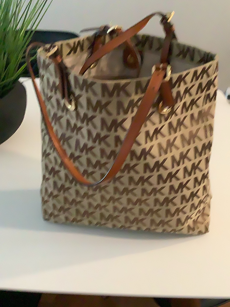 Authentic Michael Kors Bag - photo 2
