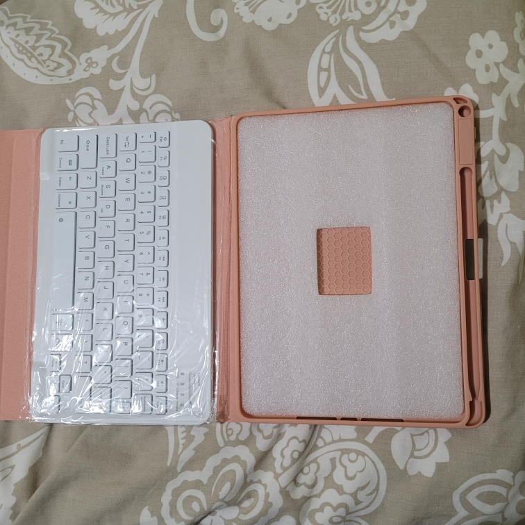 iPad Pro 12.9 inch Bluetooth Keyboard Case with Backlit keys