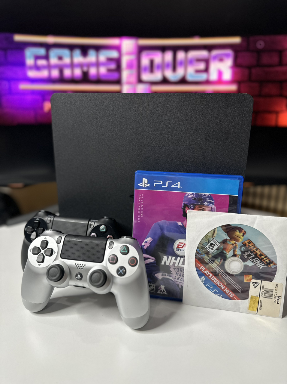 PS4 slim 1Tb + 2 controllers thumbnail