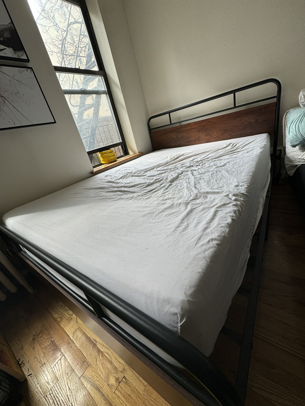 Queen black metal and wood bed (FRAME ONLY) - photo 2