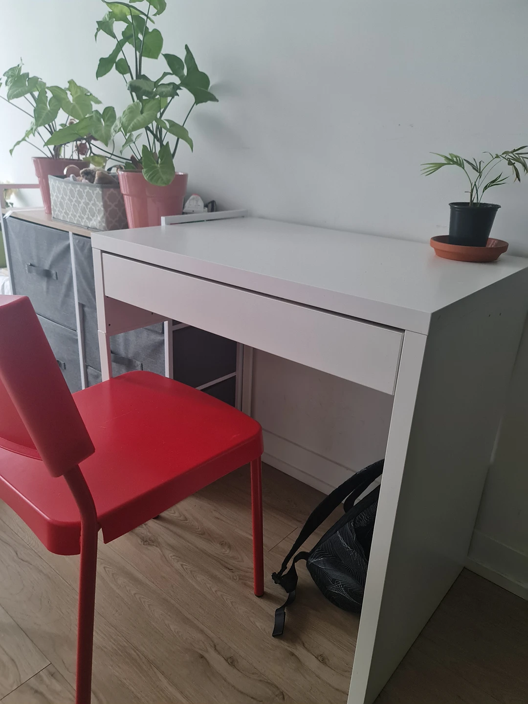 Ikea desk and chair - photo 3