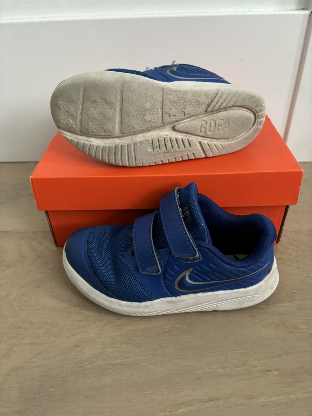 Nike toddler boys runners size 10C - photo 4