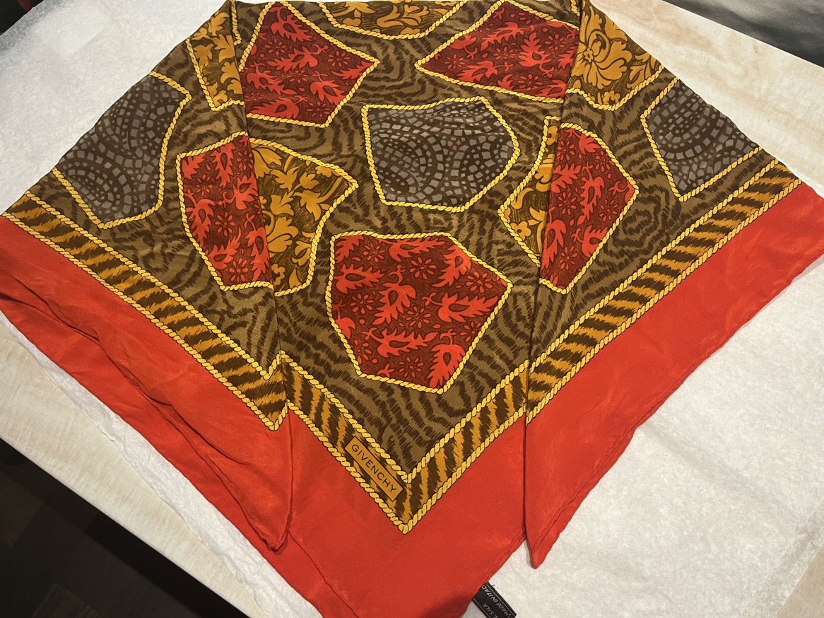 Givenchy 100% silk scarf image indicator(3)