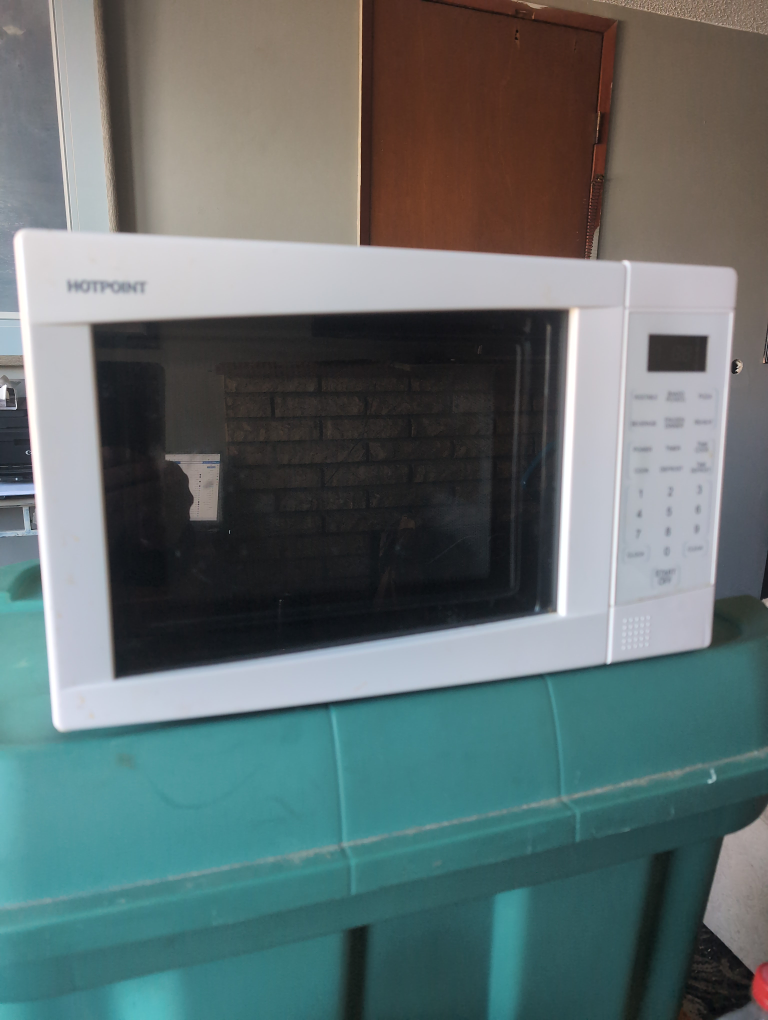 Hotpoint Microwave - photo 2