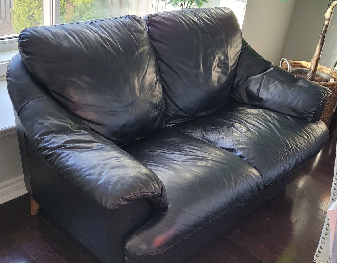 Leather Loveseat image indicator(3)