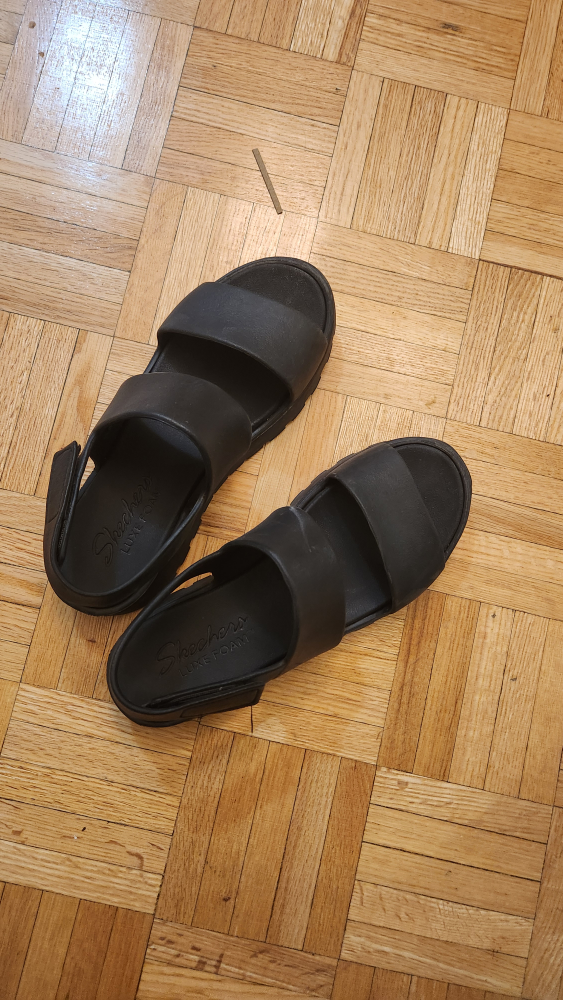 Sketchers Sandles