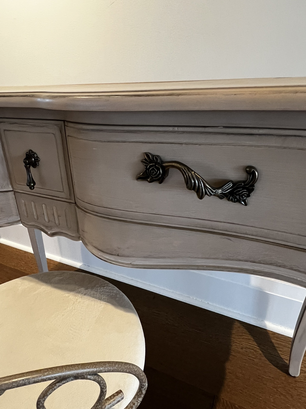 Vie En Province 3-Drawer French Vanity Table! - photo 5