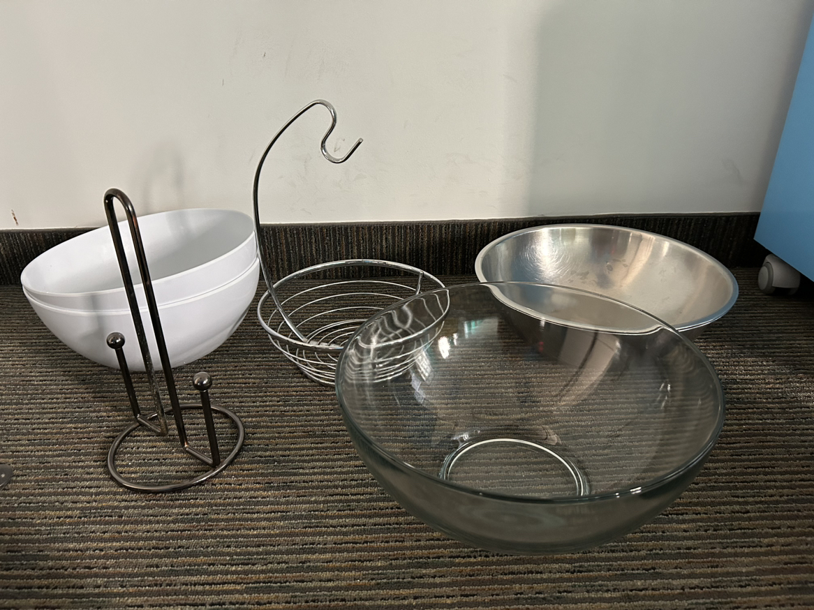 Various kitchen items