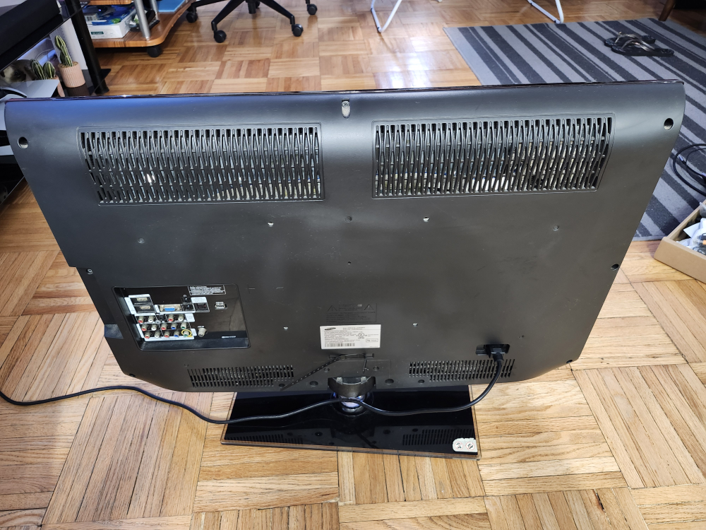 Samsung TV 32" HD 1080p NO REMOLTE - photo 3