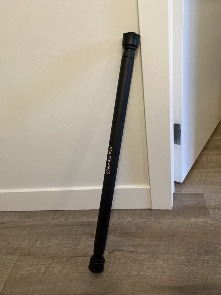 Adjustable chin up bar