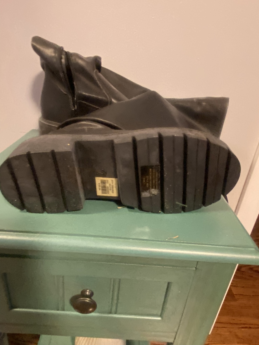 Women’s Hiking boot water resistant image indicator(4)